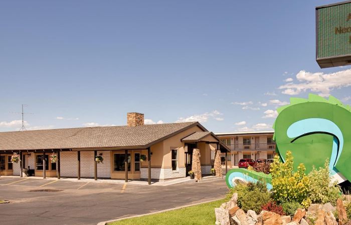 Dinosaur Inn & Suites