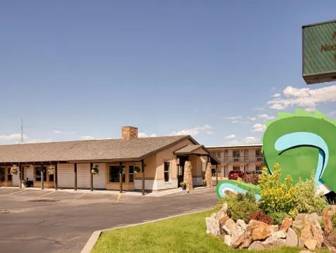 Dinosaur Inn & Suites