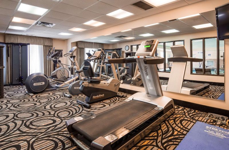 Best Western Plus Airport Inn Suites photo 2