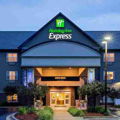 Holiday Inn Express & Suites Green Bay East Hotel Exterior