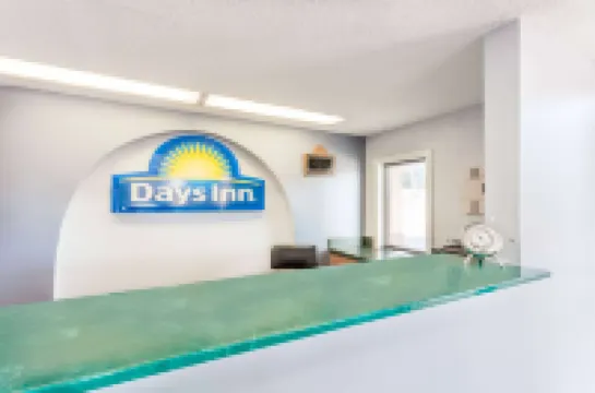 Days Inn by Wyndham Clinton