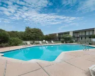 Quality Inn - Pool