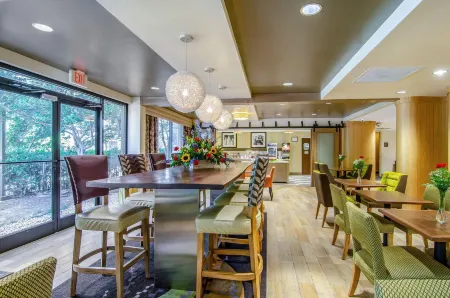 Comfort Inn Raleigh Midtown Отели рядом с достопримечательностью «Institute for Advanced Analytics»