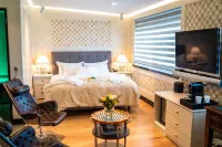 Diamond Suites by Reykjavik Keflavik Airport Hotels near Anchor Monument