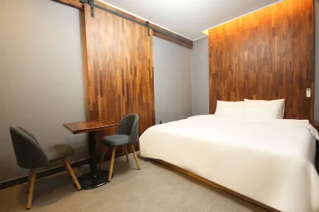 Jinju Cozy Отели рядом с достопримечательностью «Чинянхо»