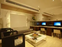 Hotel Bawa Continental Hoteles cerca de ISKCON - Sociedad Internacional para la Conciencia de Krishna