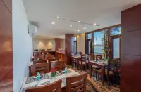 The Seasons Dalhousie - Best Valley View & Mountain View AC Hotel in Dalhousie - Frühstück