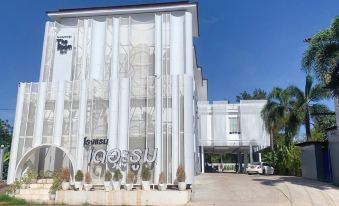 The Room Hotel - Housity