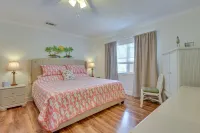 1 Mi to Anna Maria Island Pet-Friendly Retreat