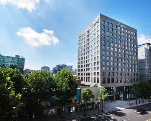 Orakai Daehakro Hotel, BW Signature Collection Hotels near Honghwamun Gate