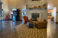 Comfort Suites Peoria I-74 - Parkplatz