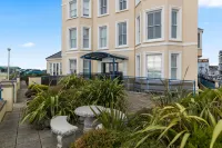 7 South Beach Court - Sea Front Apartment with Spectacular Sea Views