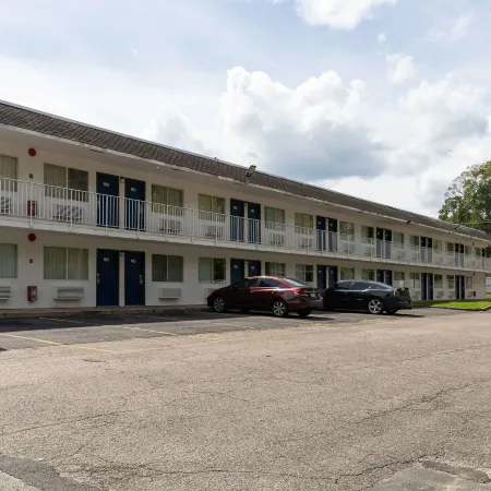 Motel 6 Lufkin, TX