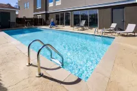 La Quinta Inn & Suites by Wyndham Locust Grove - piscina