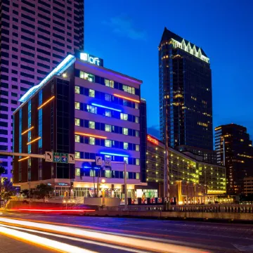Aloft Tampa Downtown Отели рядом с достопримечательностью «Бейсбольный стадион Леджент Филдс»