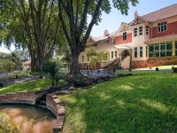 Holiday Inn JOHANNESBURG SUNNYSIDE PARK by IHG Отели рядом с достопримечательностью «Мелвилл»