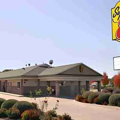 Super 8 by Wyndham Siloam Springs Hotel Exterior