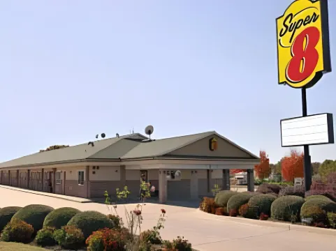 西羅亞斯普林斯速8酒店