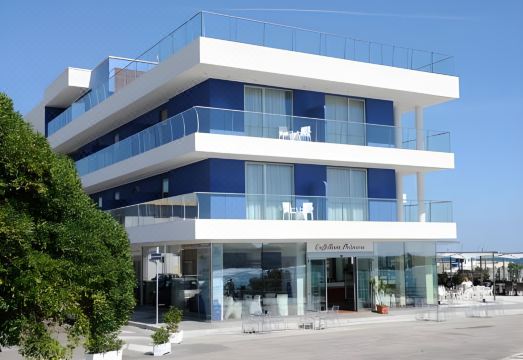 호텔 벨베데레의 야외 수영장 또는 조식 장면