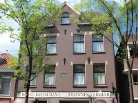 Hotel Johannes Vermeer Delft Hotel dekat Indiaas Restaurant Maharaja