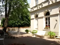 Hôtel Grand Monarque โรงแรมใน
