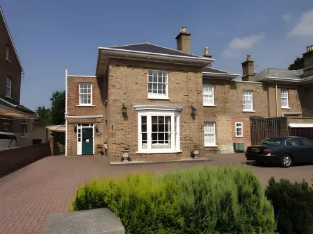 Beaufort Lodge - Central Location & Free Parking Отели в г. Стейплгров