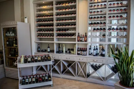 Hotel Vila Koral Отели рядом с достопримечательностью «Venetian Tower of Durrës»