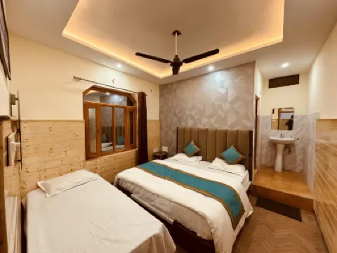 New Basera Hotel Hotels near Phulwari Resort