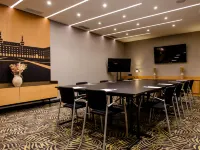 Motel One Madrid-Plaza de España Hotel berhampiran Edificio Espana
