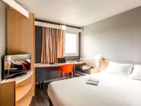 Ibis Pau Lescar