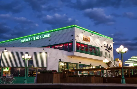 卡斯塔威灣雪松點酒店