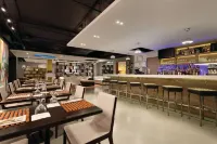 TRYP by Wyndham Isla Verde - bar