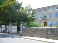 Hôtel Restaurant la Désirade Hotels in Albon