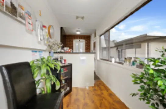 Hamilton Lakeside Motel