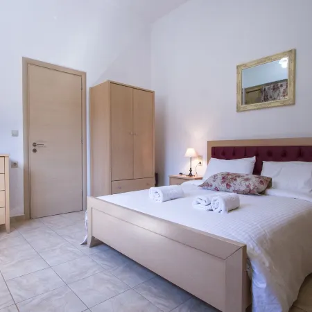 Agarathos Rooms & Pool Kaliviani -on the Road to Balos