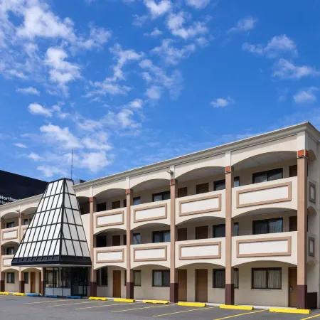 Travelodge by Wyndham Manhasset