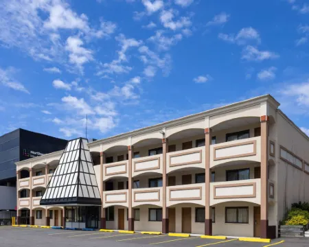 Travelodge by Wyndham Manhasset Hotels in North Hempstead