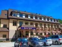 Gold Hotel