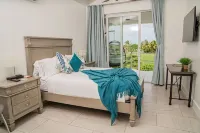 Villas with Private Pool 5 Min to Grace Bay Beach