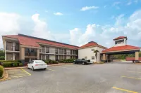 Ramada by Wyndham Bainbridge Hotels near Garden Center at The Home Depot