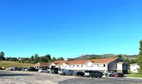 Super 8 by Wyndham Hot Springs - Bãi đậu xe