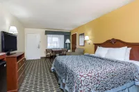 Days Inn & Suites by Wyndham Warner Robins Near Robins AFB