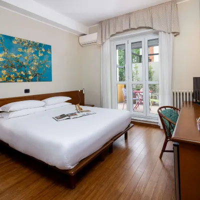 Best Western Hotel Crimea Отели рядом с достопримечательностью «Борго По»
