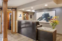 Best Western Plus Superior Inn فنادق في غراند ماريس