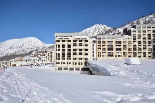 Sowell Hotels le Pas du Loup Hotels in Auron