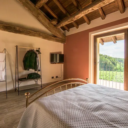 Charming Alessandria Retreat with Queen-sized Bed & Shared Outdoor Pool