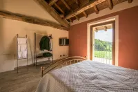 Charming Alessandria Retreat with Queen-sized Bed & Shared Outdoor Pool