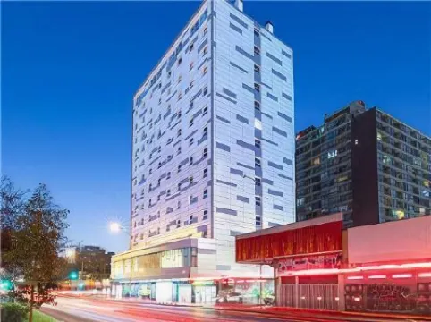 Nobile Hotel Estación Central Отели рядом с достопримечательностью «Культурный центр, монетный двор и площадь Сьюдадана»