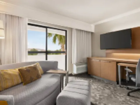 コートヤード パームデール パームデールのホテル