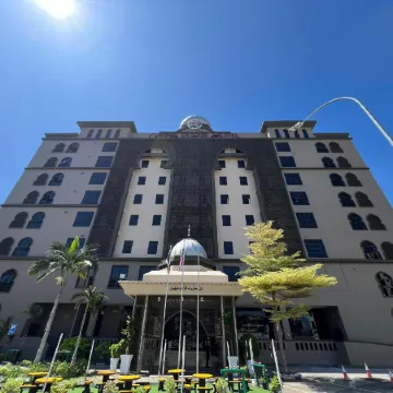 The Grand Puteri Hotel Отели рядом с достопримечательностью «Мечеть Абидин»